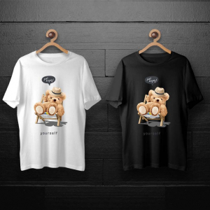 طرح لایه باز خرس تدی با کلاه و صندلی چوبی برای چاپ روی انواع تیشرت